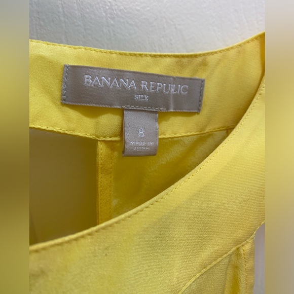 Banana Republic tank blouse. Open back with buttons. Size 8. - Picture 3 of 5